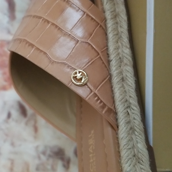 New Michael Kors Linden Croc-Embossed Sandals - Picture 9 of 13